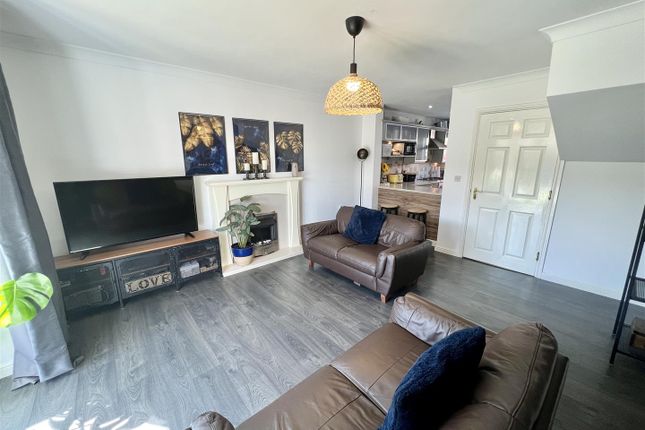 18, Belle Green Lane, Barnsley photo 2