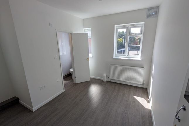 Studio house on 1@168A, High Street, Ruislip, £1,250/mo