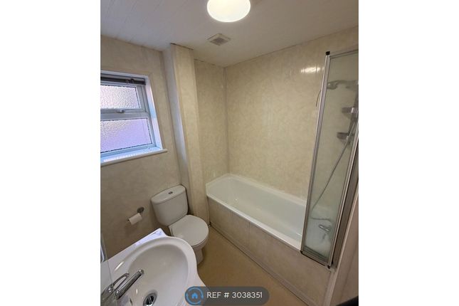Flat, Norwood Road Stretford, Manchester photo 4
