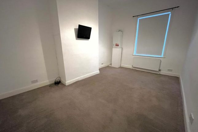 6, Burton Street, Pudsey photo 3
