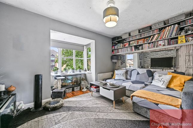 54, Kingfisher Way, London photo 4