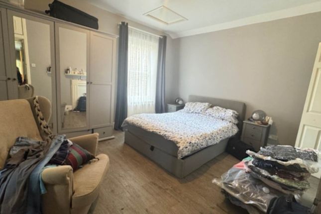 Thumbnail Flat to rent in Sutherland Square, Kennington