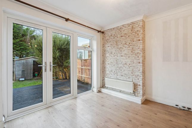 35, Woodland Close, Tring photo 4