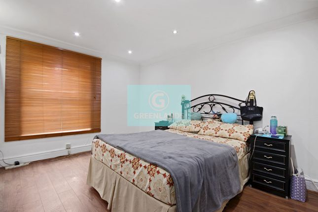 Flat for sale in Hackney Road, Shoreditch