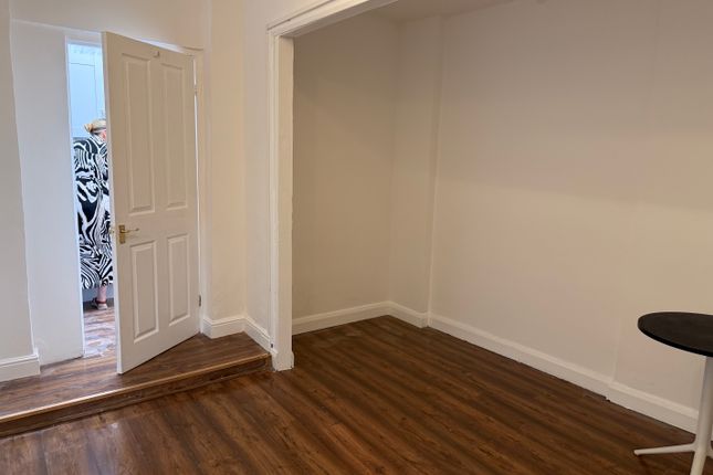 219b, Garratt Lane, London photo 4