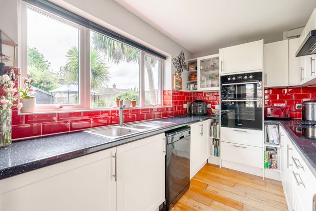 25 Oak Tree Close, Great Yarmouth photo 3