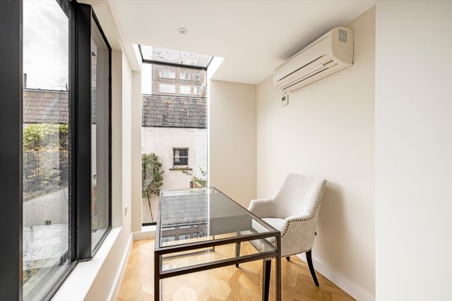 Terraced house to rent in Albion Street, Hyde Park, London