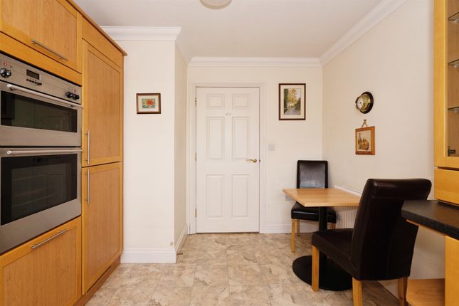 Flat for sale in Cissbury Road, Broadwater, Worthing