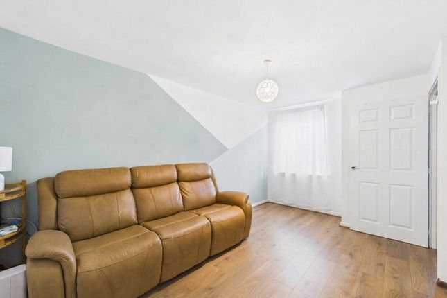 105, Carleton Glen, Pontefract photo 3