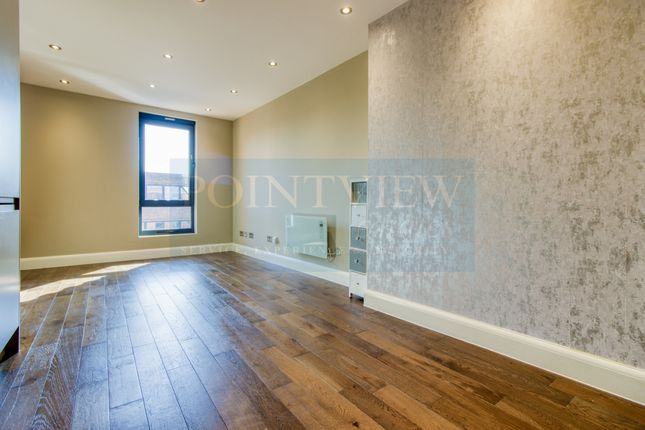 Flat 2 Roth House 125-127, High Street, Brentwood photo 2