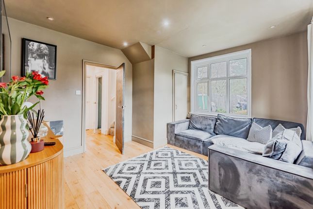 2, Coombe Cottages, Deans Lane, Redhill photo 2