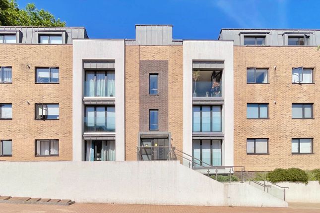 Flat 23 Connaught House, Connaught Gardens, London photo 4