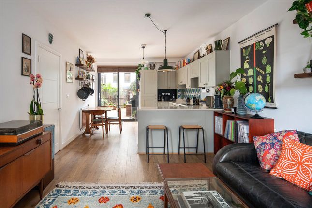 Thumbnail Flat for sale in Tryon Crescent, Hackney, London