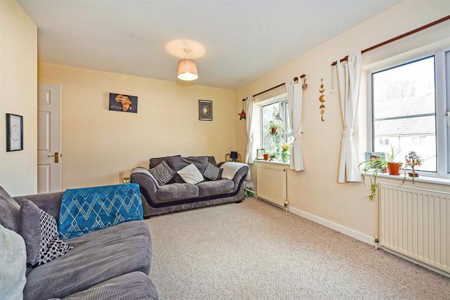 Flat for sale in Lynwood Drive, Andover