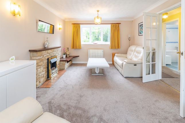 11, Orchard Way, Newport Pagnell photo 2