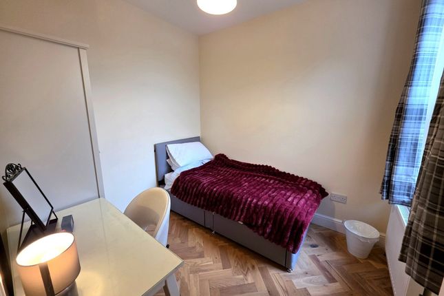 Lndn-Far296 88 Farmilo,, Farmilo Road, London photo 5