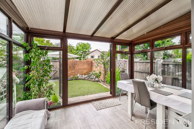 32 Standingford, Harlow photo 3
