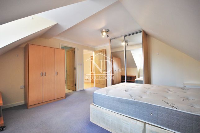 49 Dominion Close, Hounslow photo 2