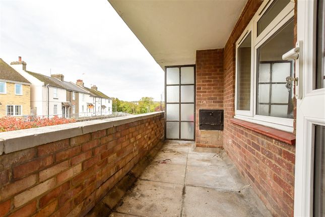 2-bed flat on Durham Hill, Dover, £90,000