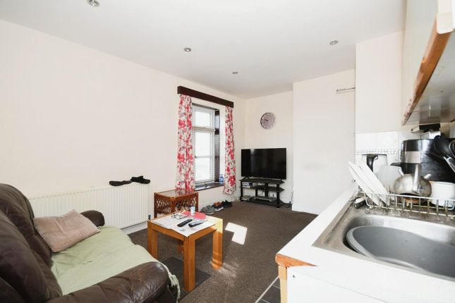 Flat 3 - Kitchen Living 04.Jpg