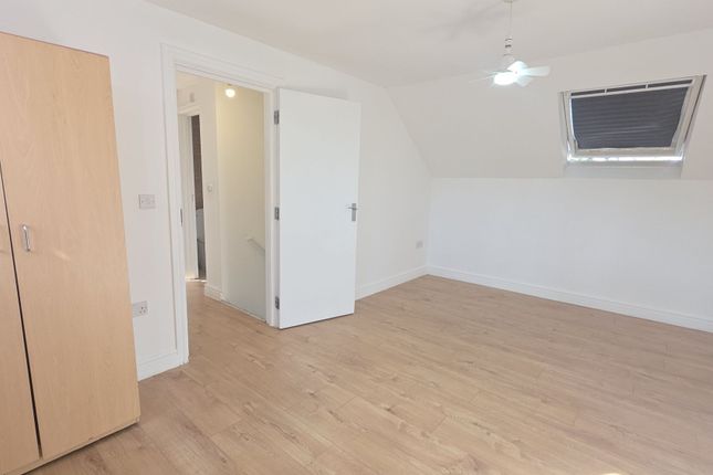 Flat 3, 258 Green Lane, Ilford, Ilford photo 5