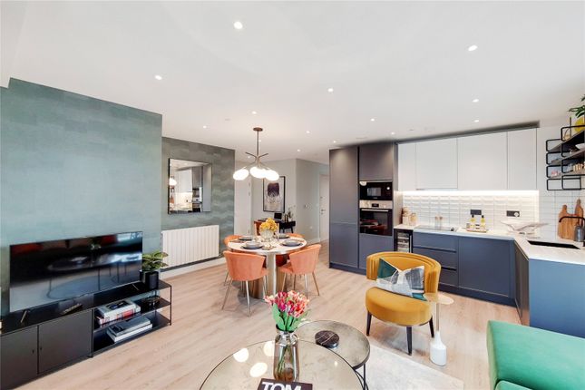 Flat for sale in Waterlily Court, Kidbrooke Village, London