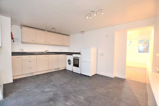 Basement Flat, 42, Wellington Street, Gloucester photo 4