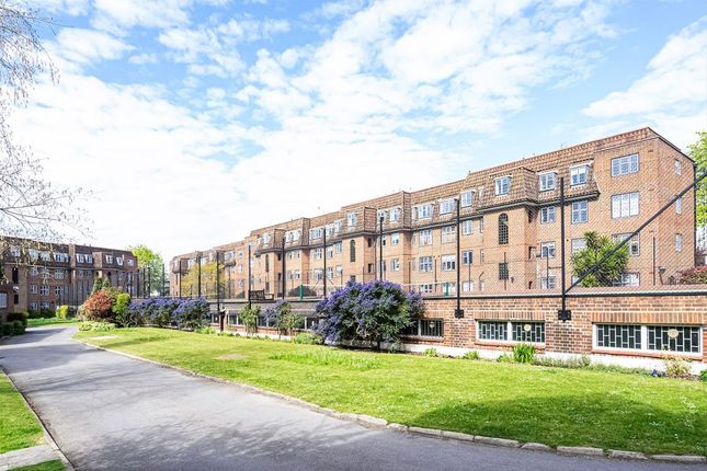 Flat 43, Highlands Heath, Portsmouth Road, London photo 4
