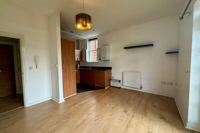 6 The Limes Bridge Road, Kings Langley photo 3