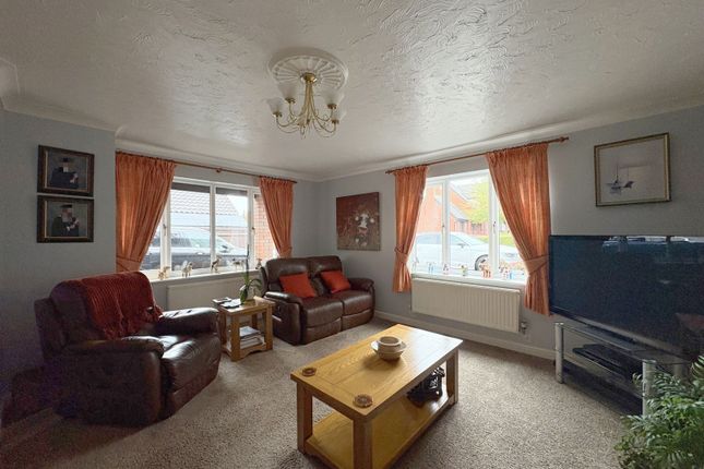 19 Kings Gate, Tewkesbury photo 3