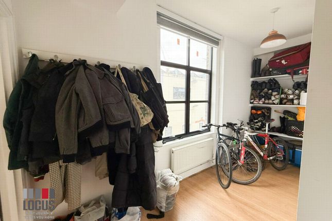 Flat 4xx 2, Millers Terrace, London photo 5