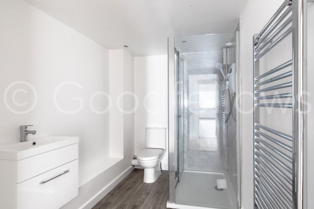 Flat 6, 14A, Stonecot Hill, Surrey photo 4