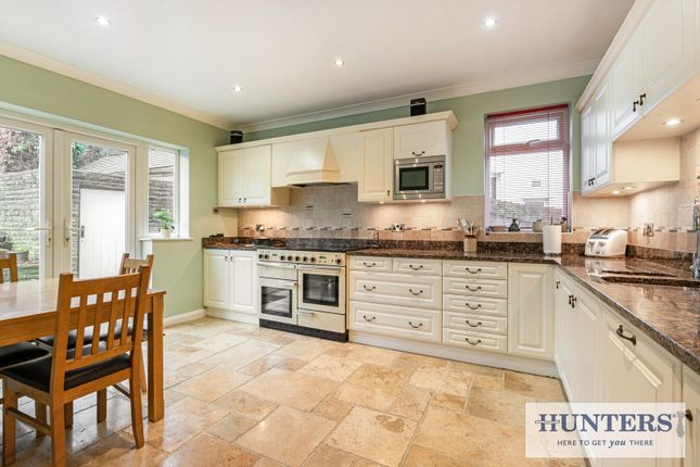 35, Emmott Drive, Leeds photo 4