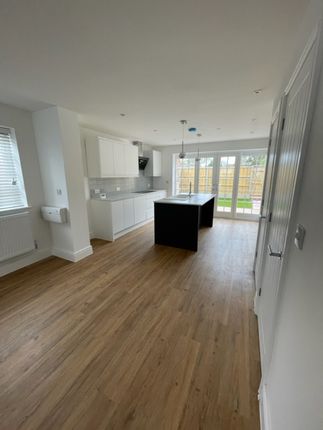 Town house to rent in High Street, Canterbury