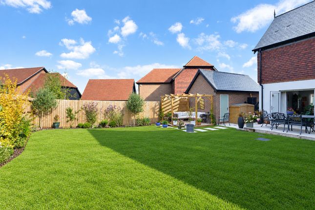 3 Oxmead Street, Cranleigh photo 4
