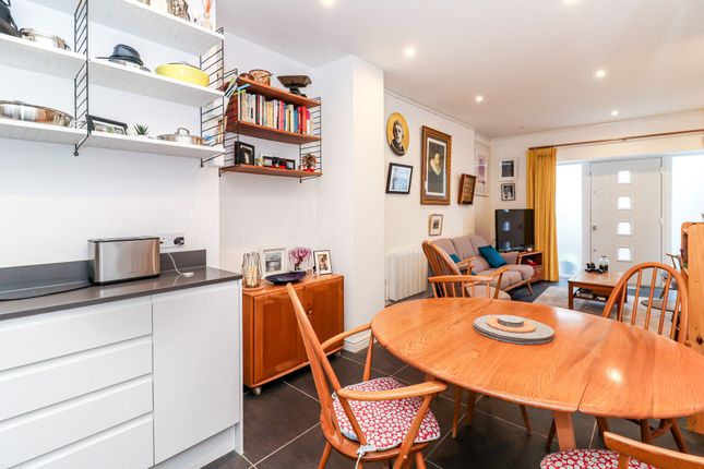 32b Langley Road, Watford photo 4