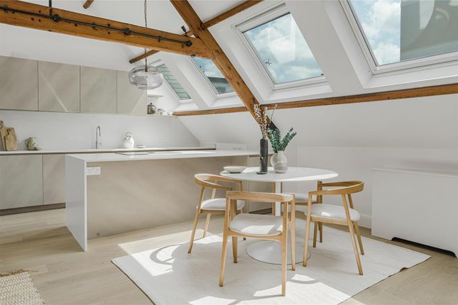Flat 2, 57, St Dionis Road, Parsons Green photo 4