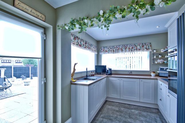 1, Bakers Meadow, Brentwood photo 5