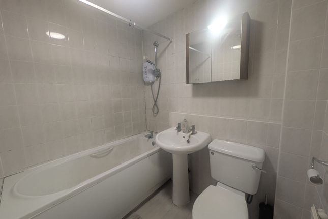 26 Chadview Court , Chadwell Heath Lane, Chadwell Heath, Essex photo 5