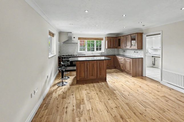 1, Lowry Close, Cambs photo 2