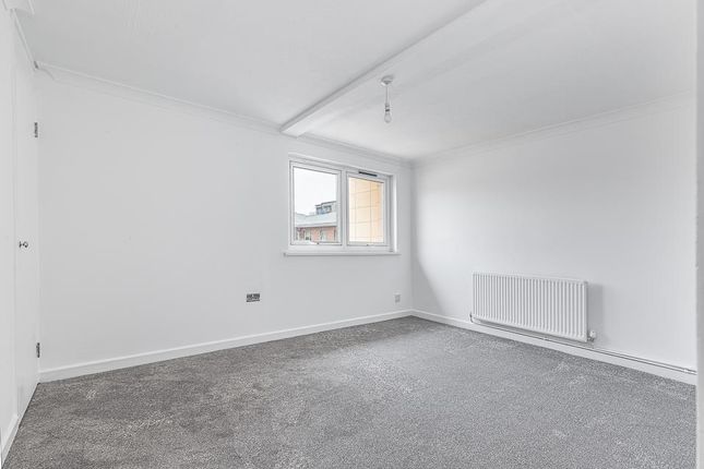 Flat to rent in Columbia House, Bow