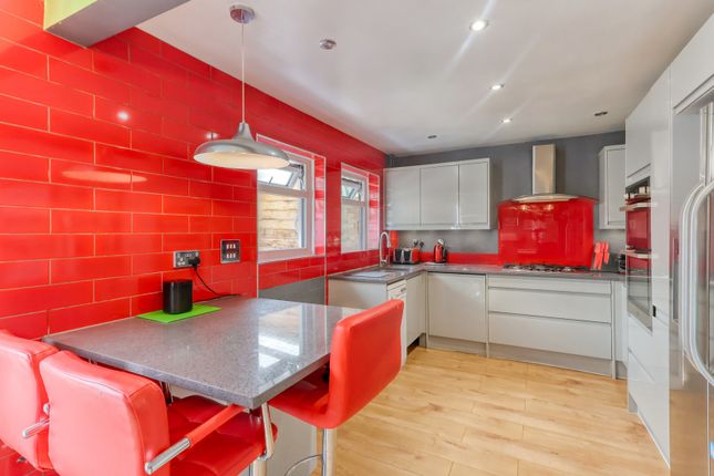 127, Hithercroft Road, Buckinghamshire photo 4