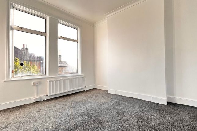 Maisonette to rent in Browning Road, London