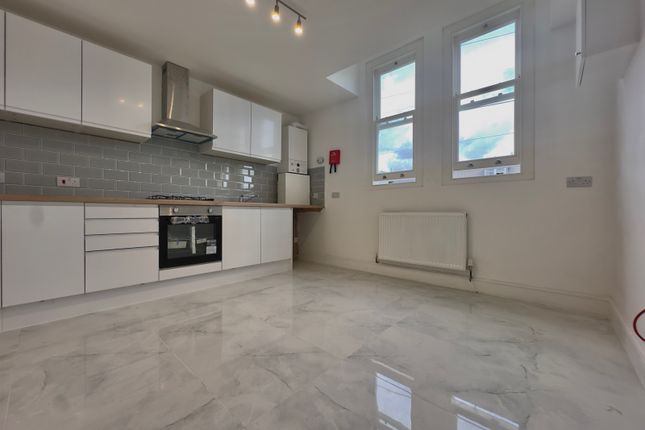 Newy-Refurbished 2 Bedrooms Flat To Rent In Tooting