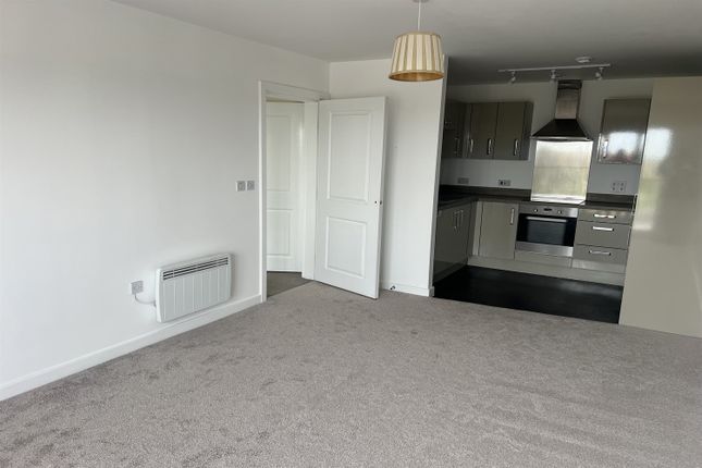 Flat to rent in Clydesdale Way, Belvedere