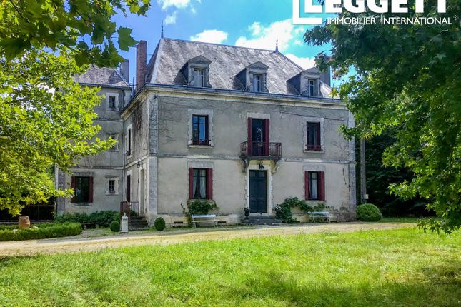 Villa for sale in Chalais, Dordogne, Nouvelle-Aquitaine