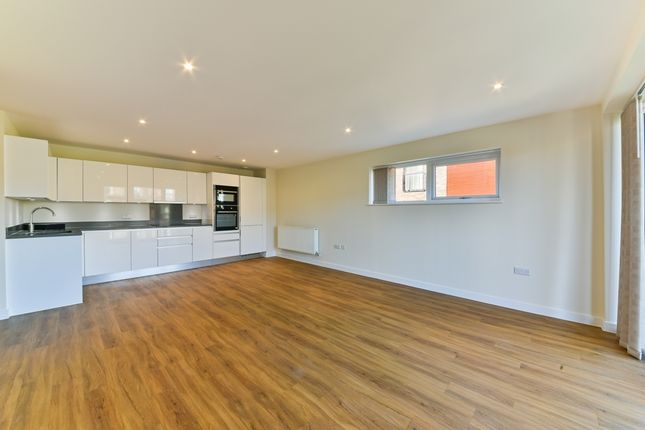 Flat to rent in Howard Road, Stanmore