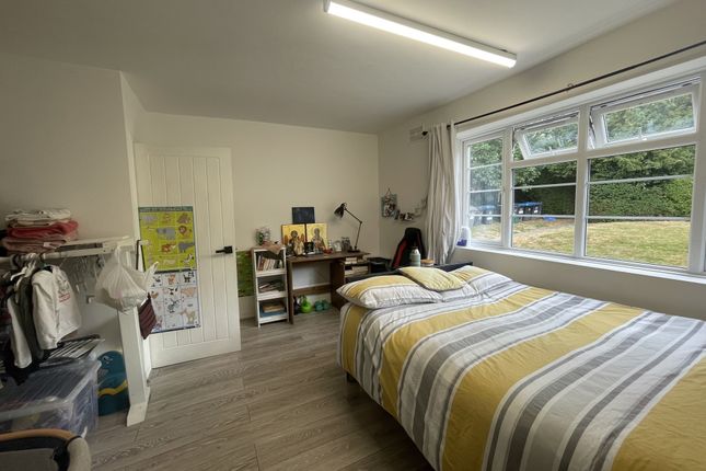 9 South Gardens The Avenue, WEMBLEY photo 5