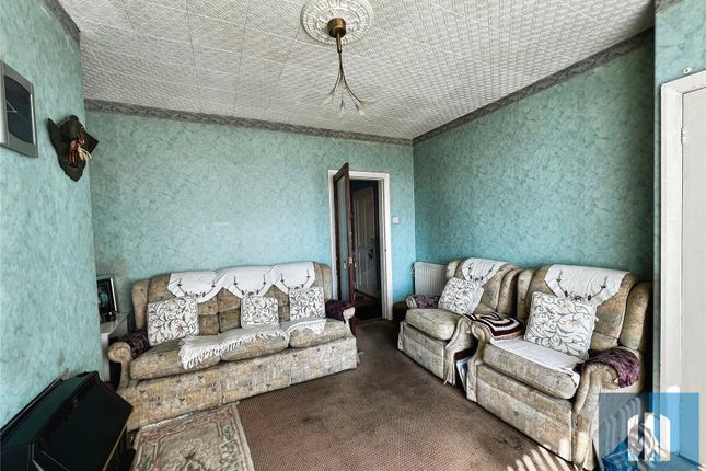 2, Yew Green Avenue, Huddersfield photo 4
