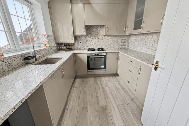 41, Bevis Close, Dartford photo 3